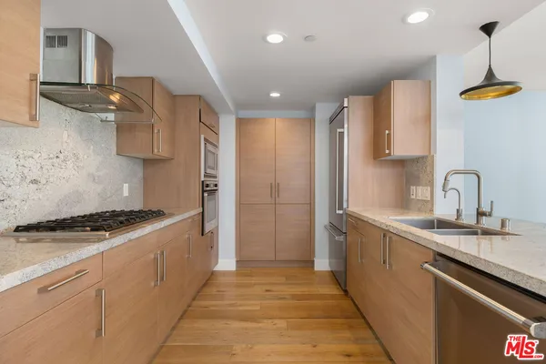 $9,000 | 13650 Marina Pointe Drive, Unit 1509, Marina del Rey, CA 90292