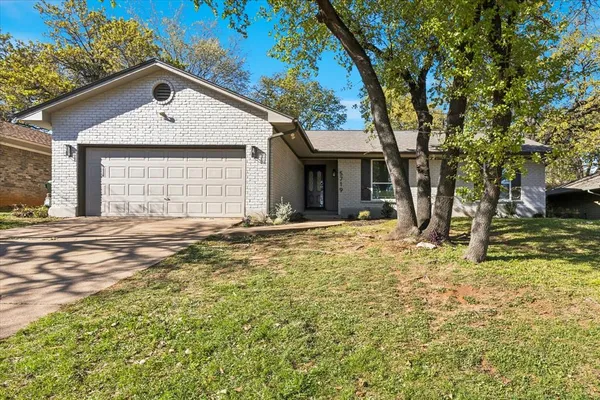 $345,000 | 5719 Valley Ridge Court, Arlington, TX 76017