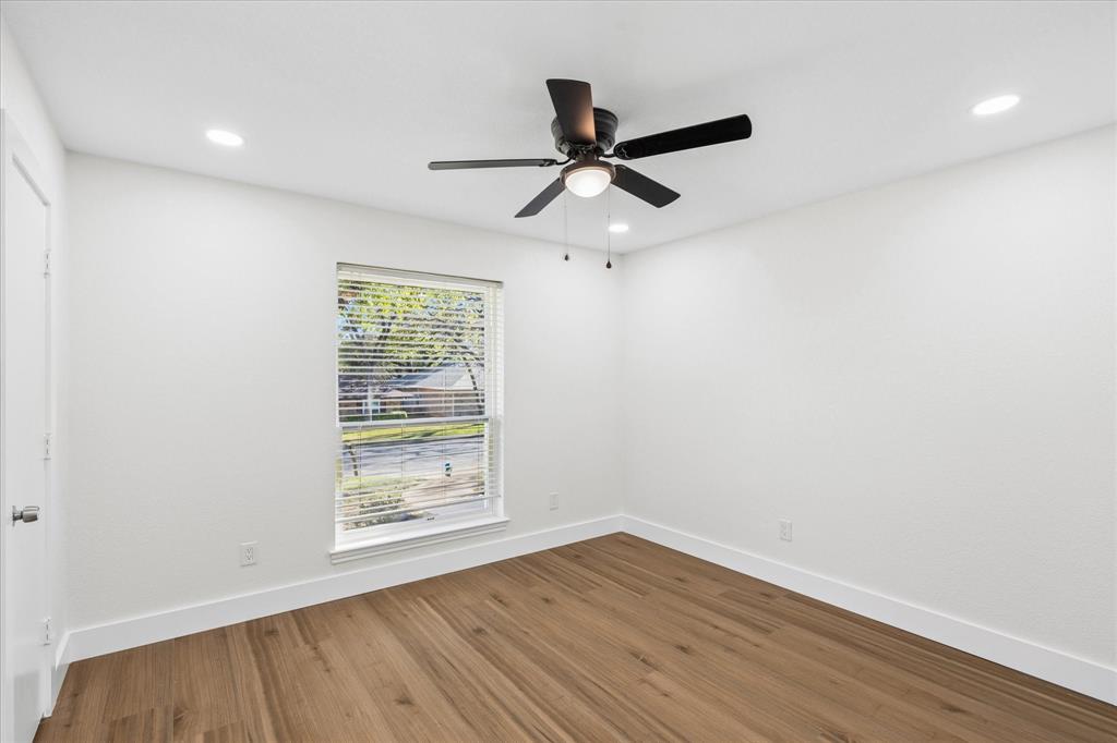 5719 Valley Ridge Court Arlington, TX 76017 - Photo 17 of 27