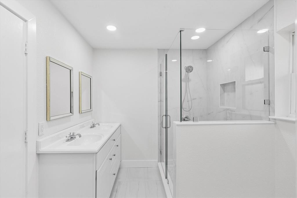 5719 Valley Ridge Court Arlington, TX 76017 - Photo 18 of 27