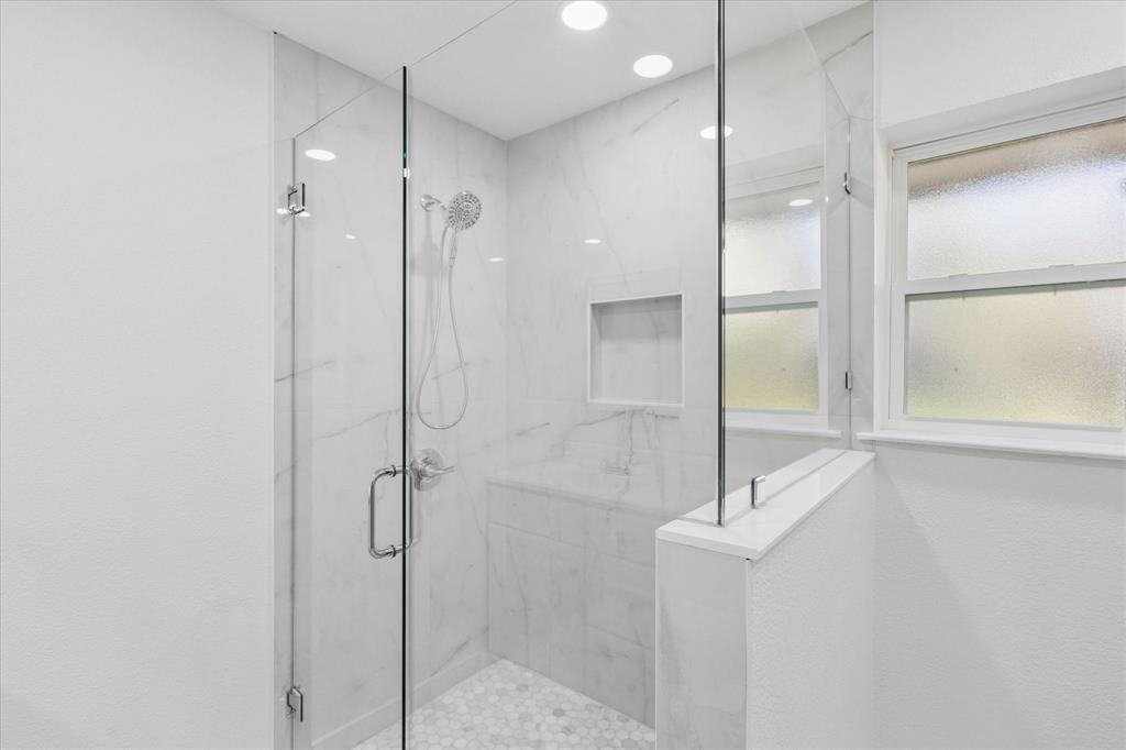 5719 Valley Ridge Court Arlington, TX 76017 - Photo 19 of 27