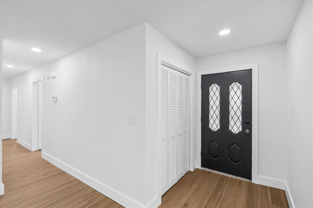 5719 Valley Ridge Court Arlington, TX 76017 - Photo 4 of 27