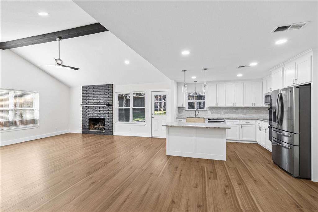 5719 Valley Ridge Court Arlington, TX 76017 - Photo 5 of 27