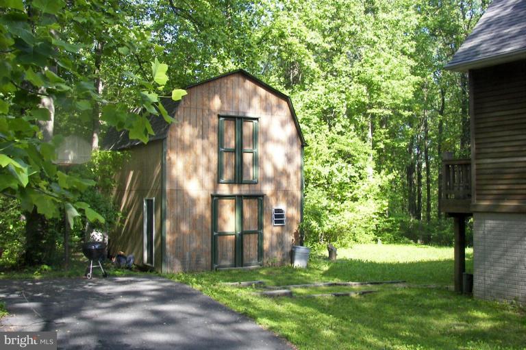 19718 Blue Ridge Mountain Road Bluemont, VA 20135 - Photo 5 of 23 Nice Out Building