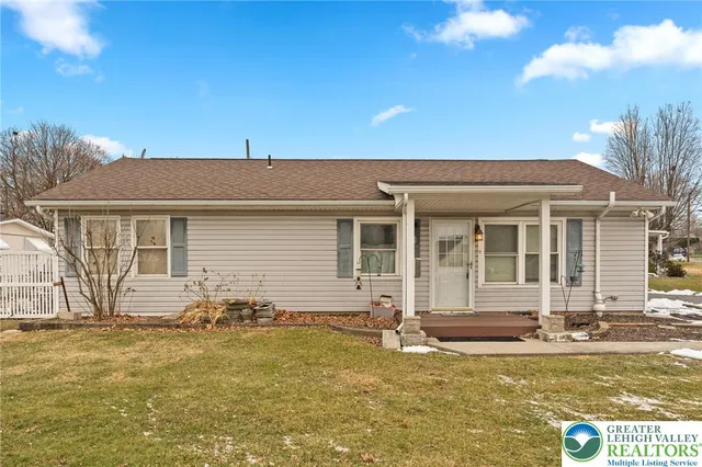 a front view of house with yard and swimming pool