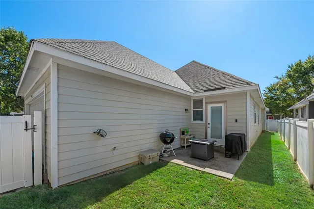 a view of a house with a backyard