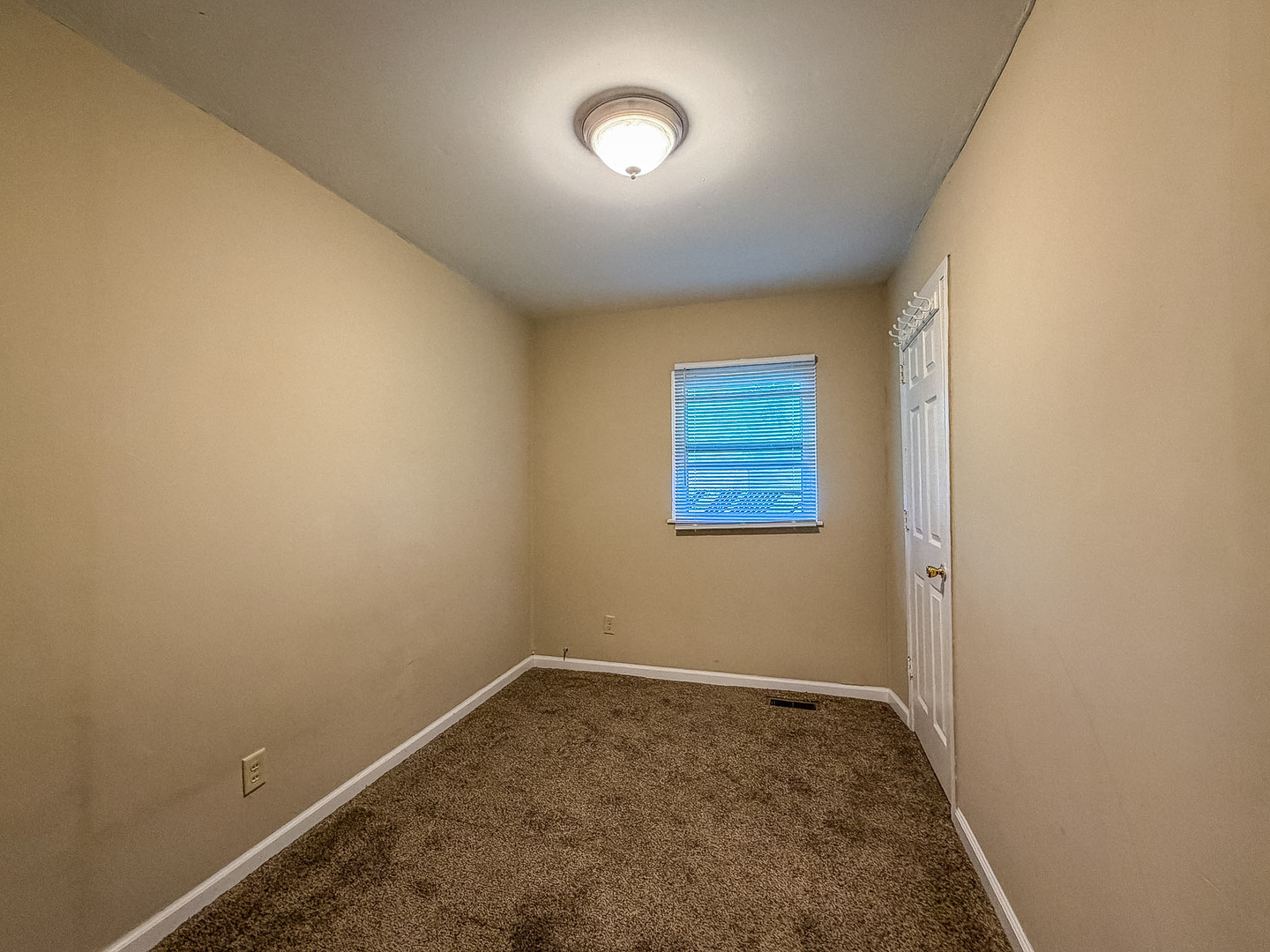 910 Maplepark Drive Champaign, IL 61821 - Photo 13 of 22 Gallery Image 13