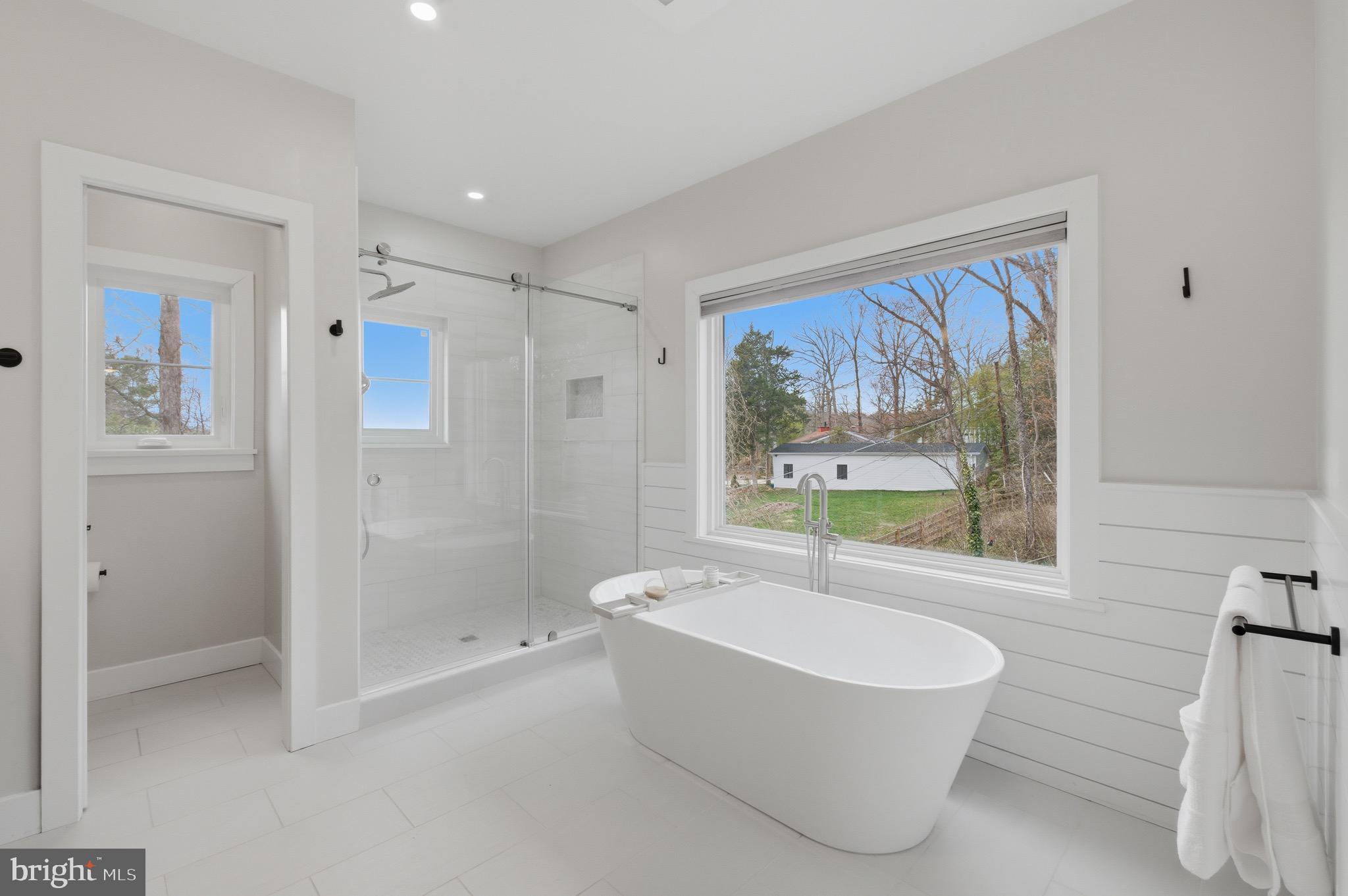 1304 Gahant Road Alexandria, VA 22308 - Photo 48 of 56 Soaking Tub and Shower