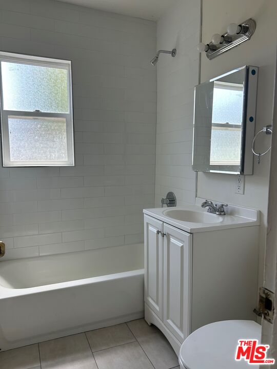 4107 Wade Street, Unit H Los Angeles, CA 90066 - Photo 11 of 16 a bathroom with a sink a toilet and a bathtub