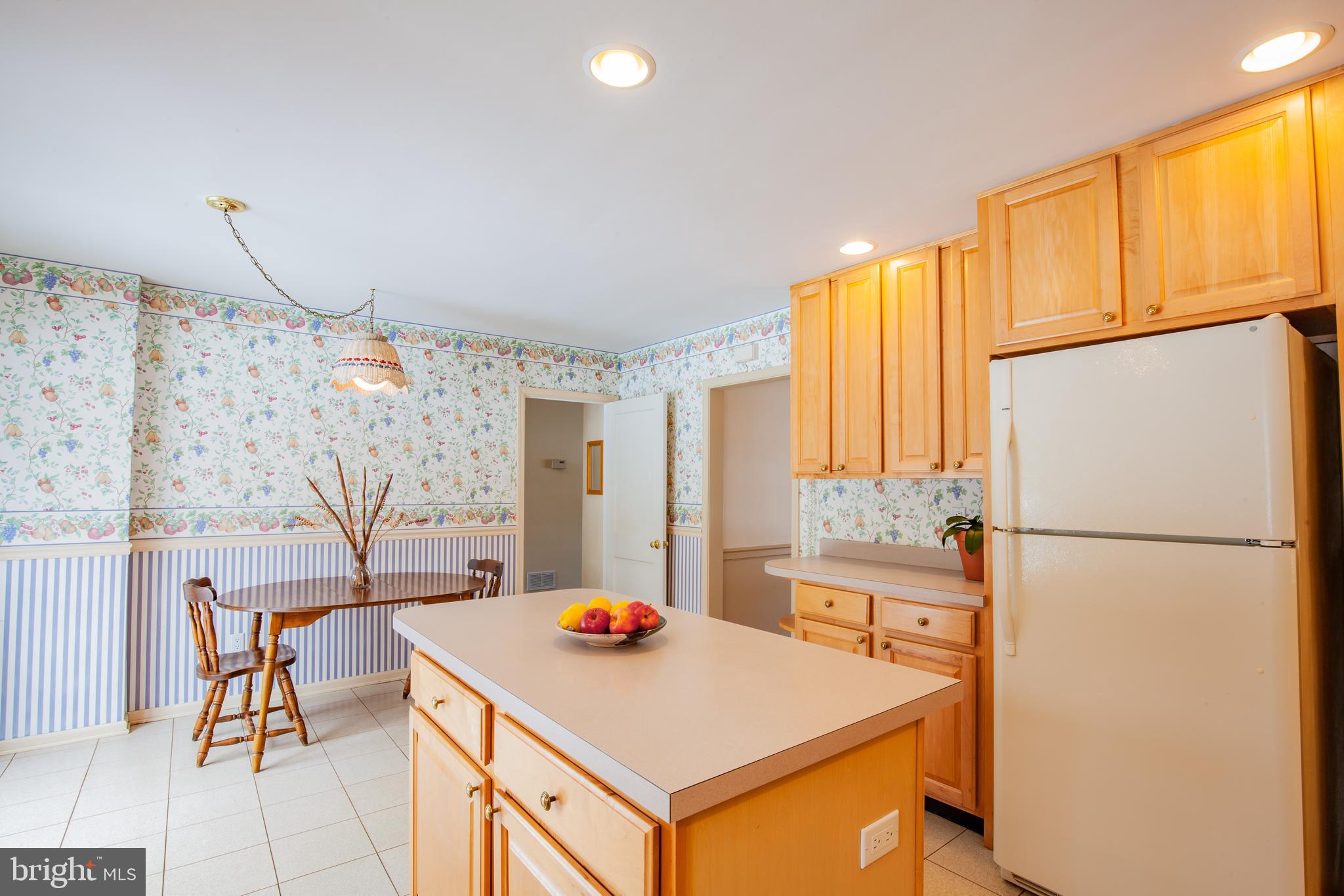 771 Richards Road Wayne, PA 19087 - Photo 18 of 41 a kitchen that has a table and chairs in it