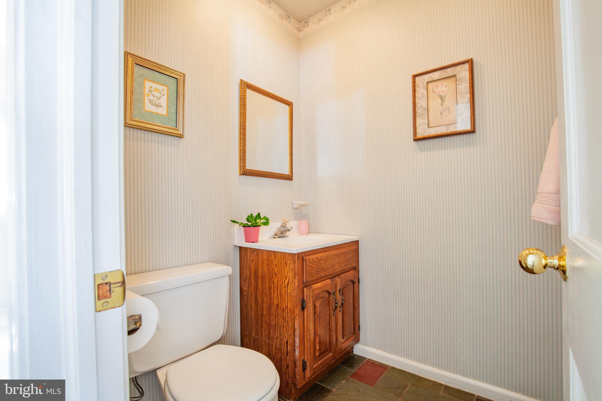 771 Richards Road Wayne, PA 19087 - Photo 20 of 41 a bathroom with a toilet a sink and bath tub