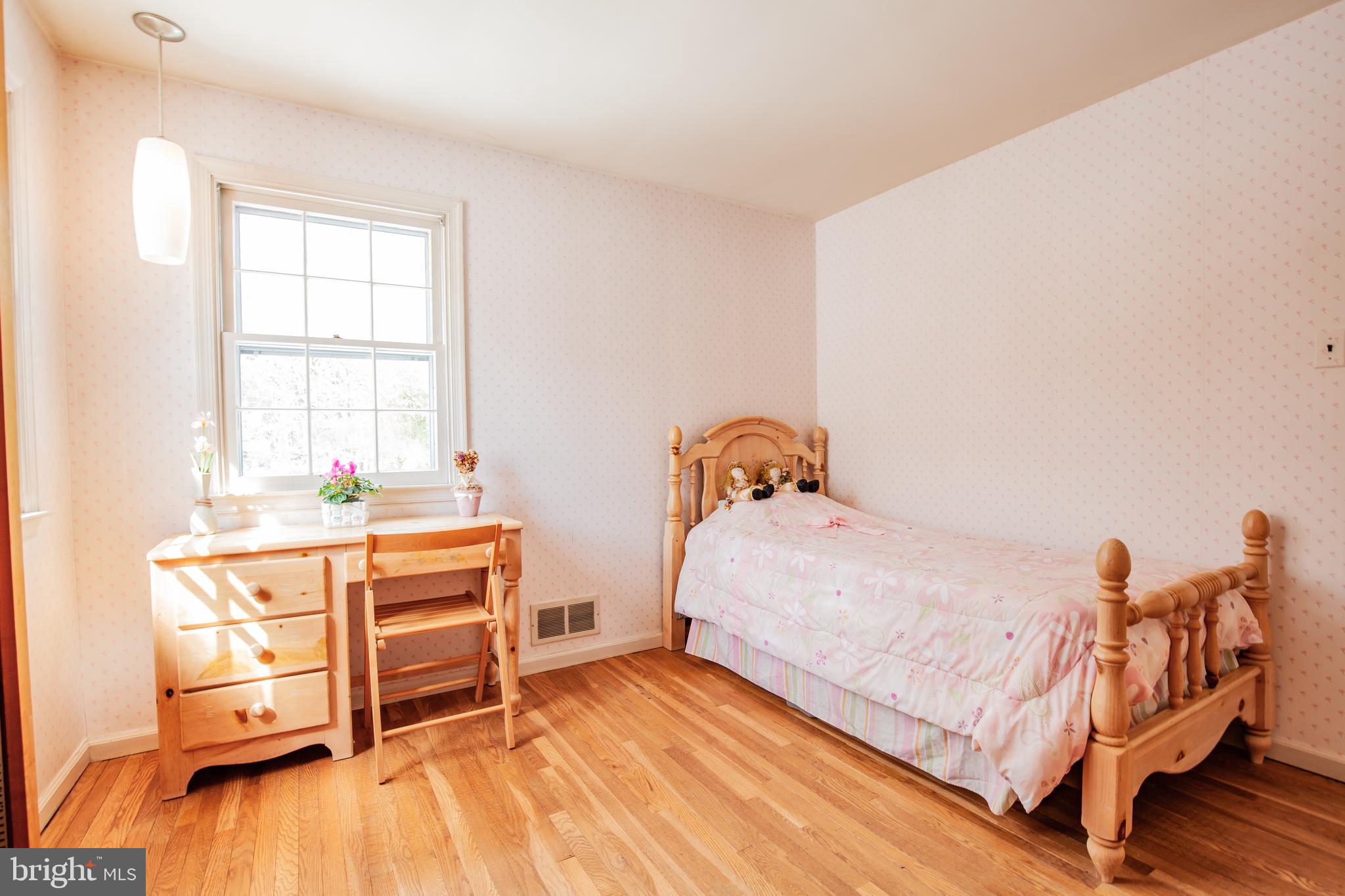 771 Richards Road Wayne, PA 19087 - Photo 30 of 41 a bedroom with a bed and a table