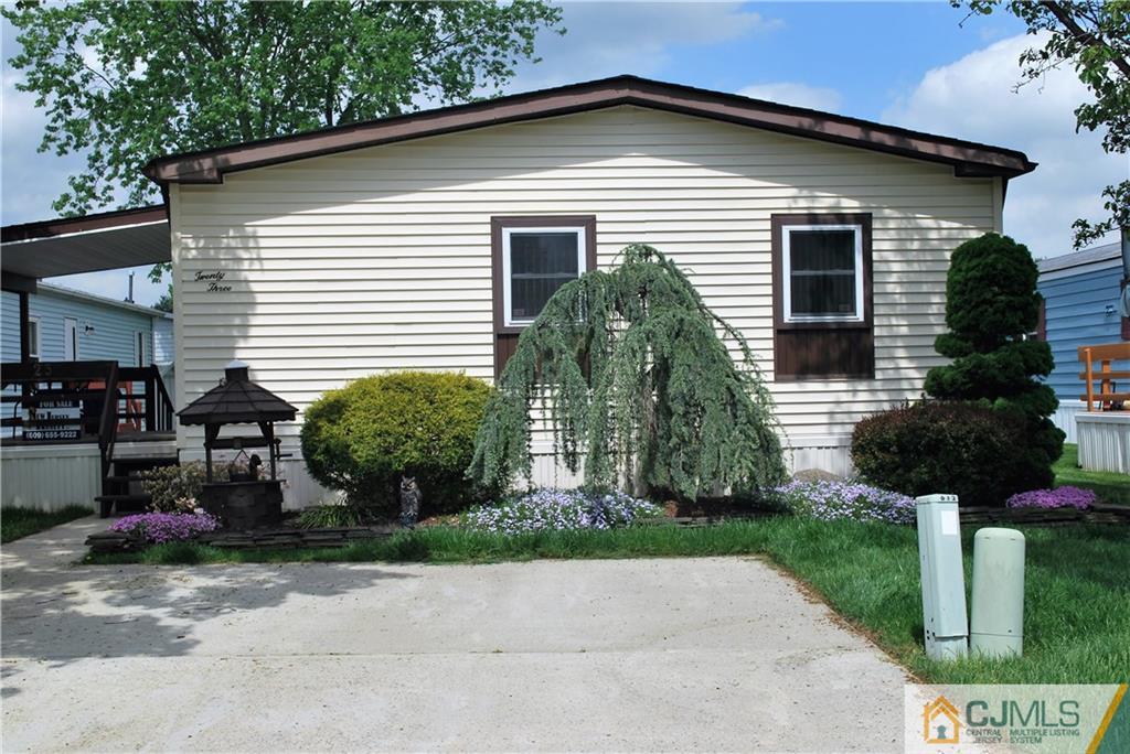 23 Poe Road, Unit 23 North Brunswick, NJ 08902 - Photo 3 of 16 a front view of a house with garden