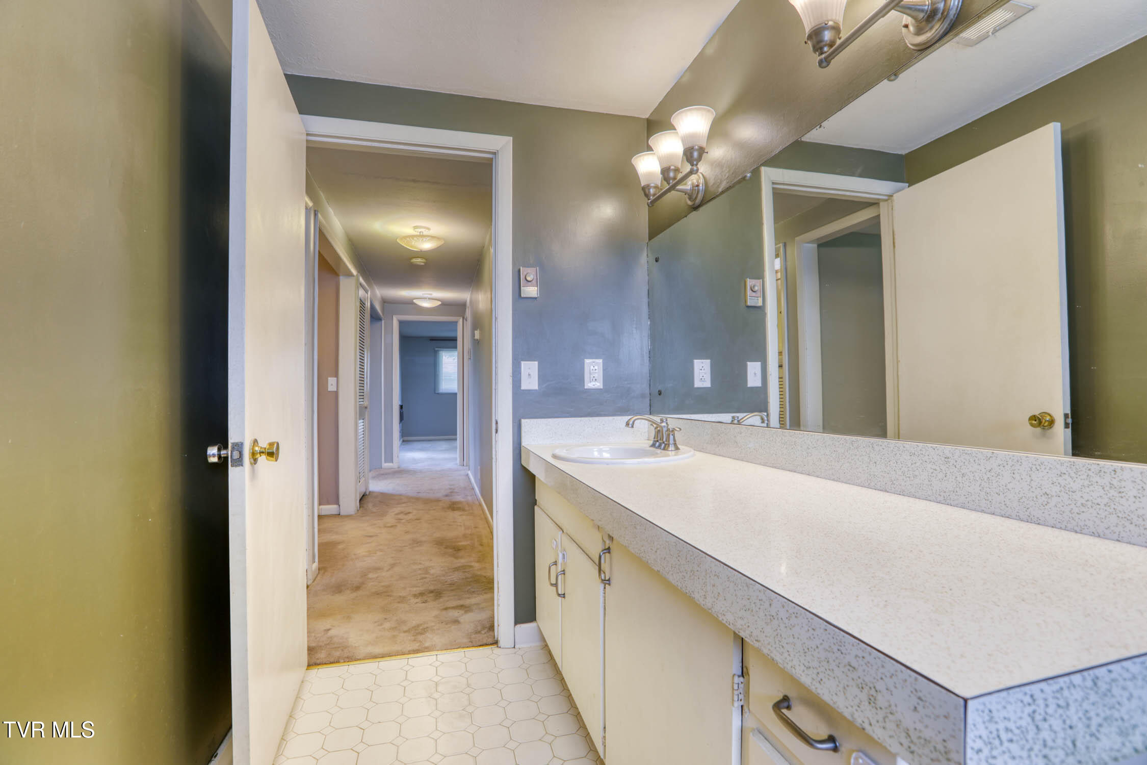 2136 Heatherly Road Kingsport, TN 37660 - Photo 27 of 51 2136 Heatherly. Kpt MLSb (39 of 52)