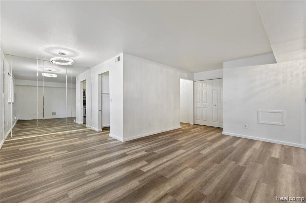 29890 West 12 Mile Road, Unit 902 Farmington, MI 48334 - Photo 17 of 27