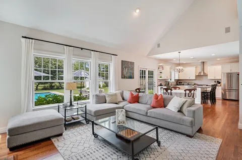 15 Cedar Court, East Hampton, NY 11937