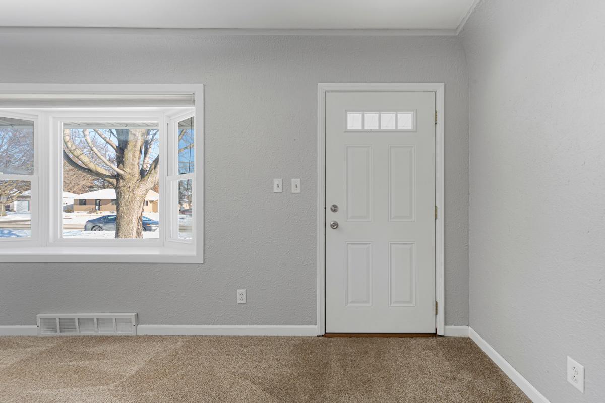 1402 4th Street Southwest Austin, MN 55912 - Photo 3 of 26