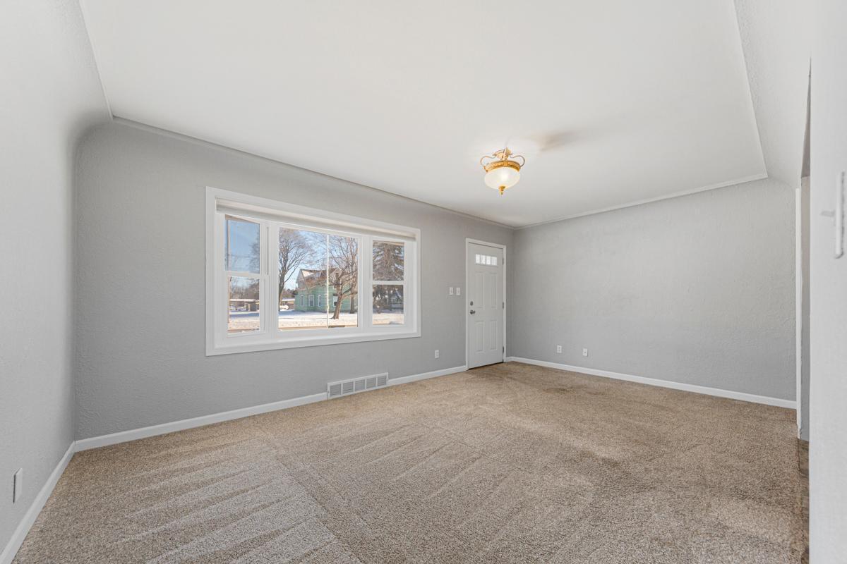 1402 4th Street Southwest Austin, MN 55912 - Photo 6 of 26