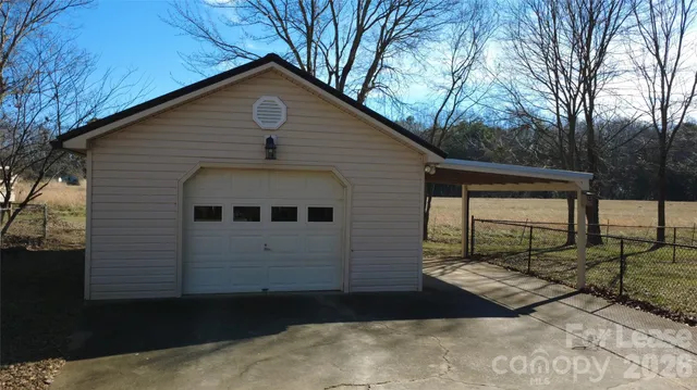 $2,200 | 1616 Oak Trail Lane, Charlotte, NC 28216