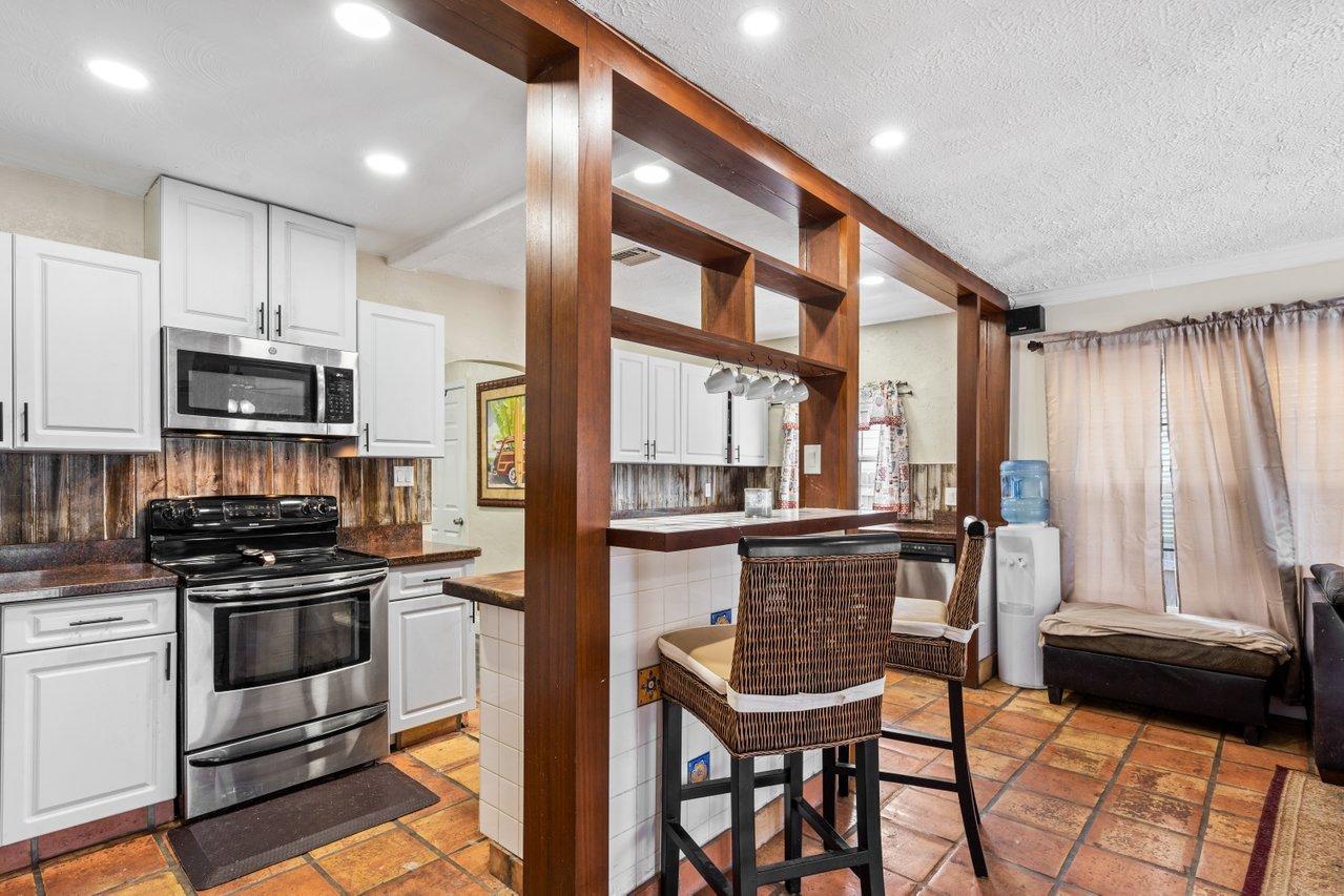 827 Hampton Road West Palm Beach, FL 33405 - Photo 11 of 29 011-827HamptonRoad-WestPalmBeach-FL-3340