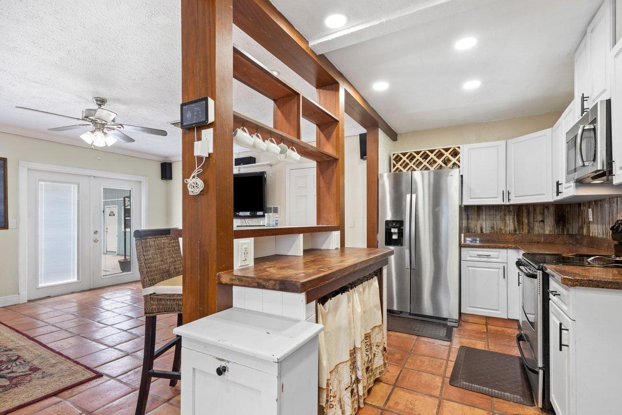 827 Hampton Road West Palm Beach, FL 33405 - Photo 12 of 29 012-827HamptonRoad-WestPalmBeach-FL-3340