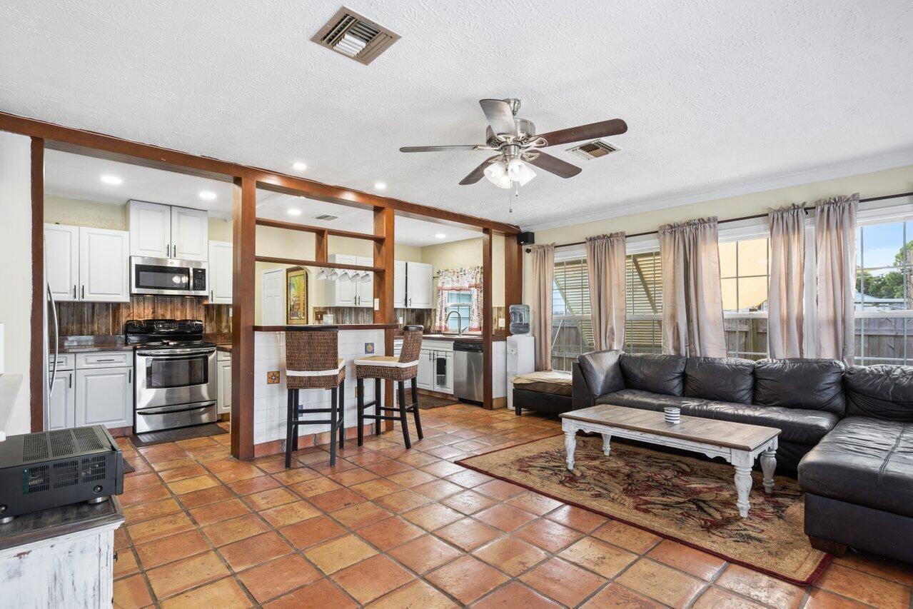 827 Hampton Road West Palm Beach, FL 33405 - Photo 15 of 29 017-827HamptonRoad-WestPalmBeach-FL-3340