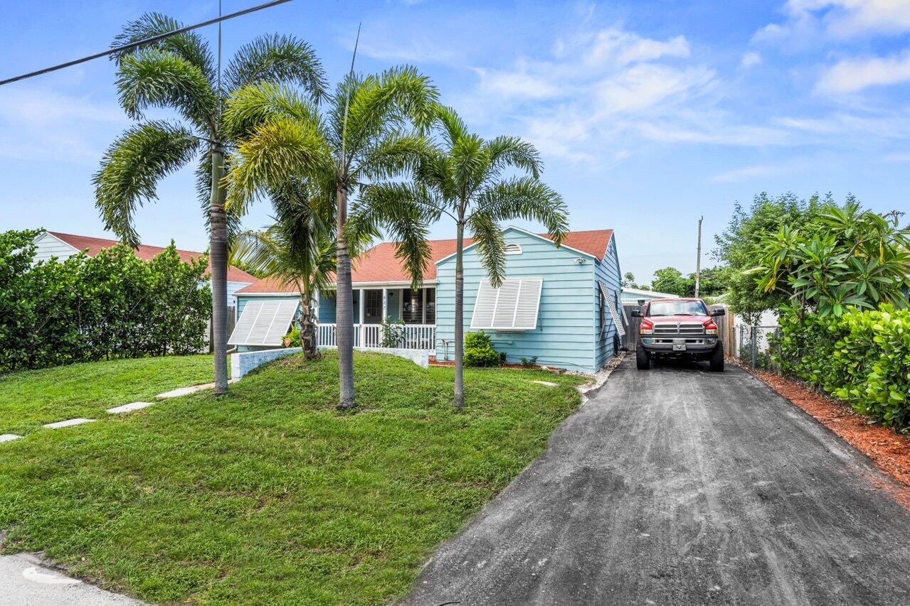 827 Hampton Road West Palm Beach, FL 33405 - Photo 3 of 29 003-827HamptonRoad-WestPalmBeach-FL-3340