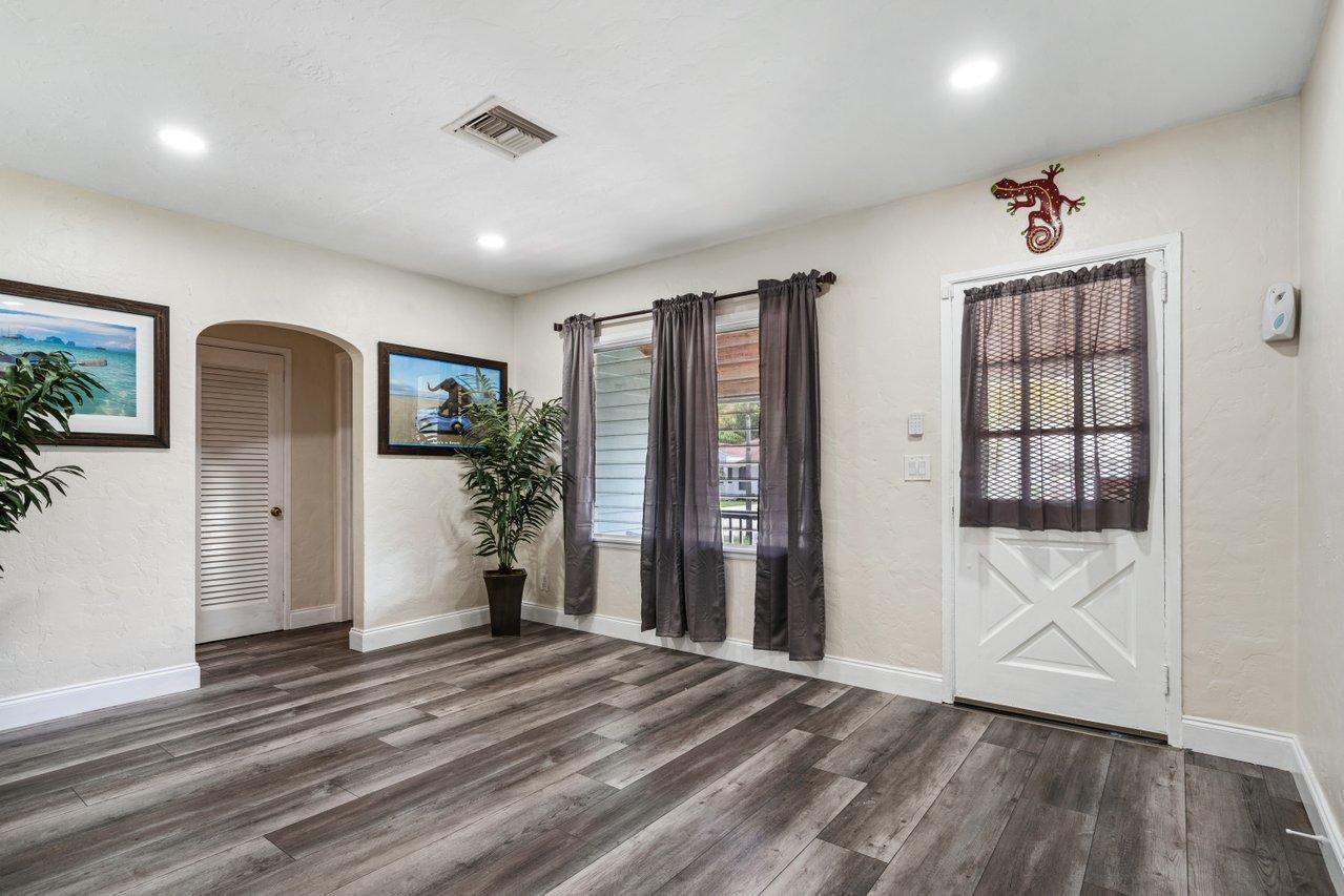 827 Hampton Road West Palm Beach, FL 33405 - Photo 5 of 29 005-827HamptonRoad-WestPalmBeach-FL-3340