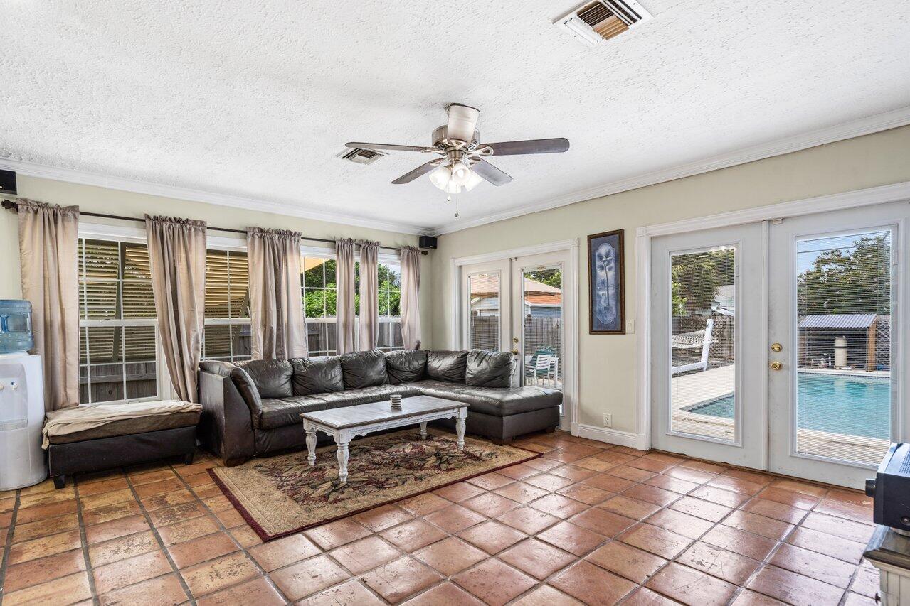 827 Hampton Road West Palm Beach, FL 33405 - Photo 7 of 29 016-827HamptonRoad-WestPalmBeach-FL-3340