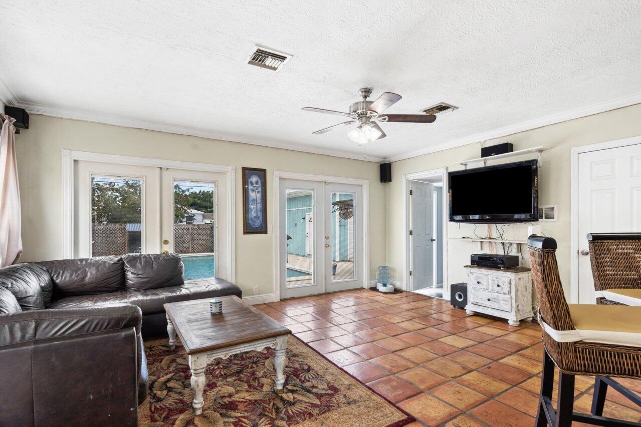 827 Hampton Road West Palm Beach, FL 33405 - Photo 8 of 29 015-827HamptonRoad-WestPalmBeach-FL-3340