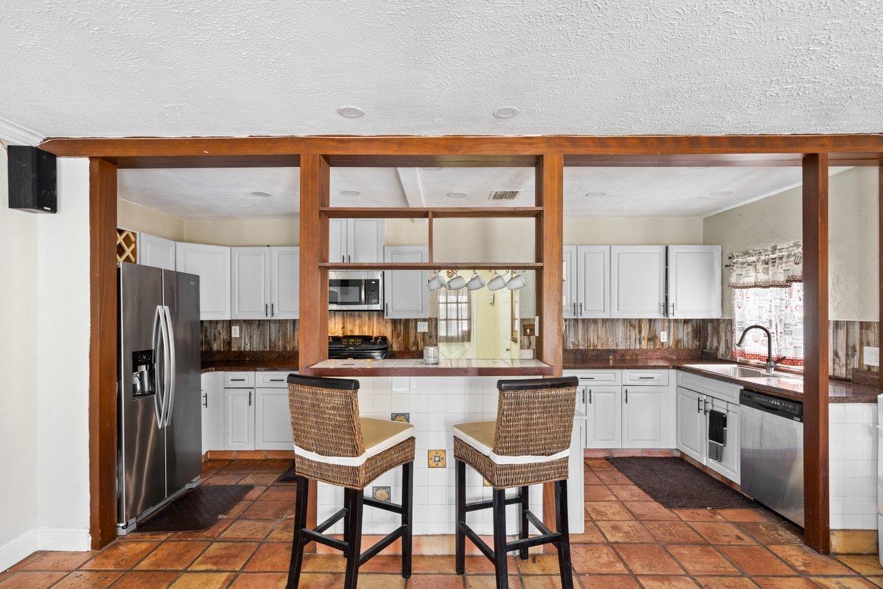 827 Hampton Road West Palm Beach, FL 33405 - Photo 9 of 29 009-827HamptonRoad-WestPalmBeach-FL-3340