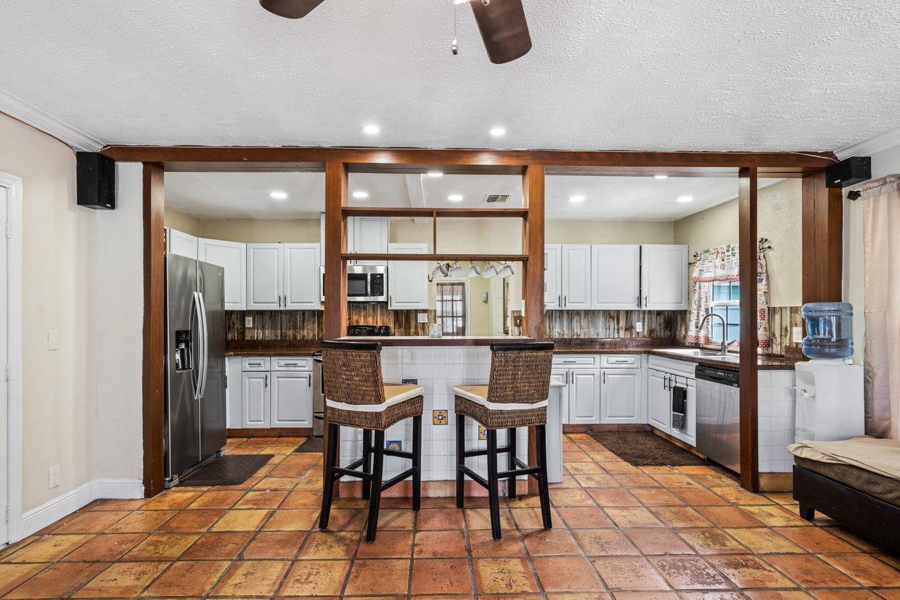 827 Hampton Road West Palm Beach, FL 33405 - Photo 10 of 29 010-827HamptonRoad-WestPalmBeach-FL-3340