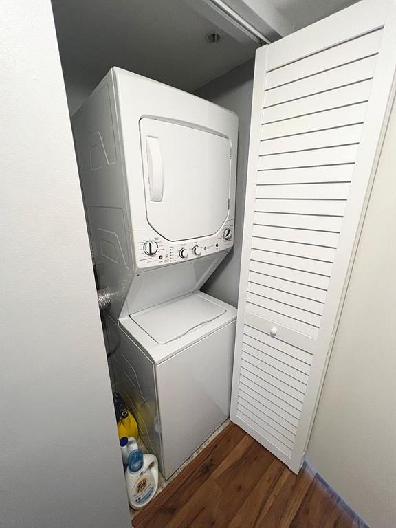 520 Southeast 5th Avenue, Unit 1502 Fort Lauderdale, FL 33301 - Photo 11 of 17 a utility room with dryer and washer
