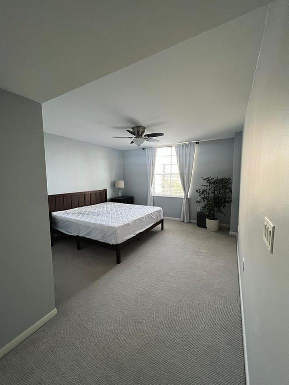 520 Southeast 5th Avenue, Unit 1502 Fort Lauderdale, FL 33301 - Photo 6 of 17 a bedroom with a bed and a chair