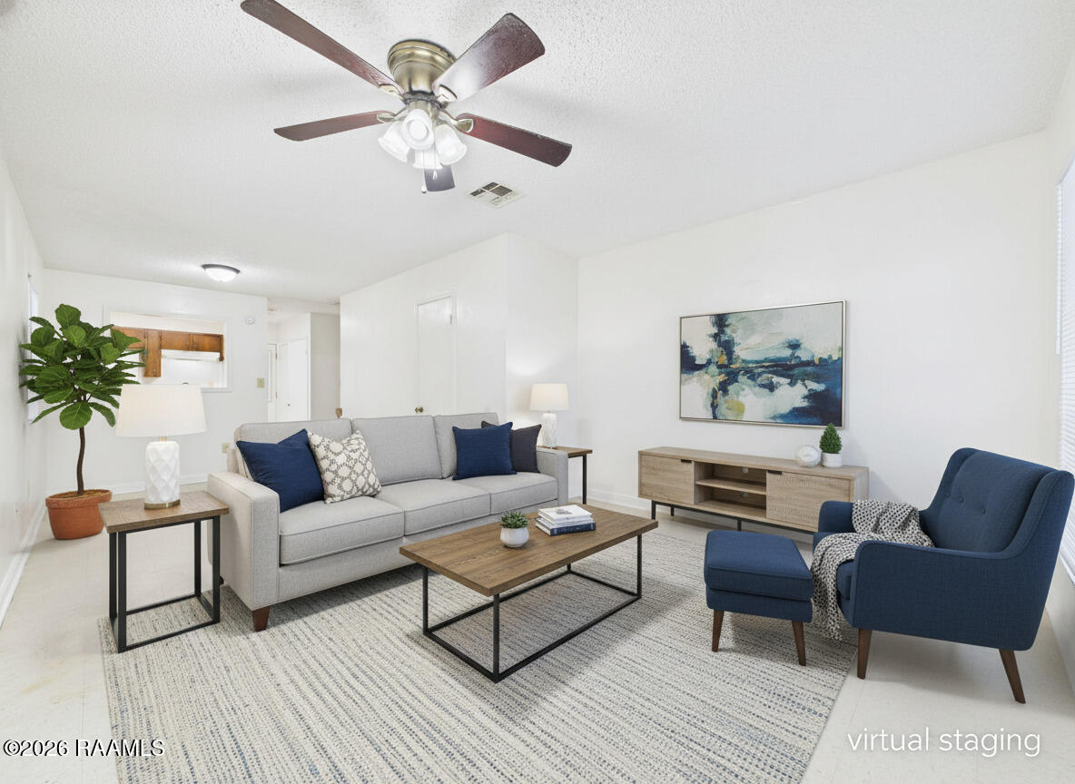 103 Country Lane, Unit A Lafayette, LA 70508 - Photo 3 of 21 Living room (78)