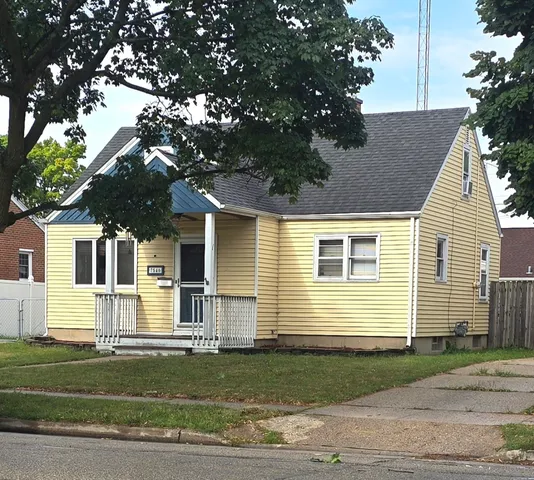 $250,000 | 7546 30th Avenue, Kenosha, WI 53142