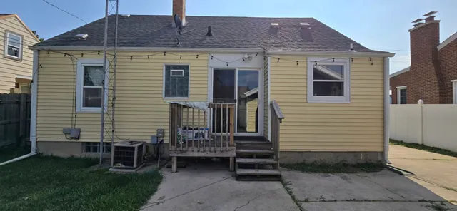 $250,000 | 7546 30th Avenue, Kenosha, WI 53142