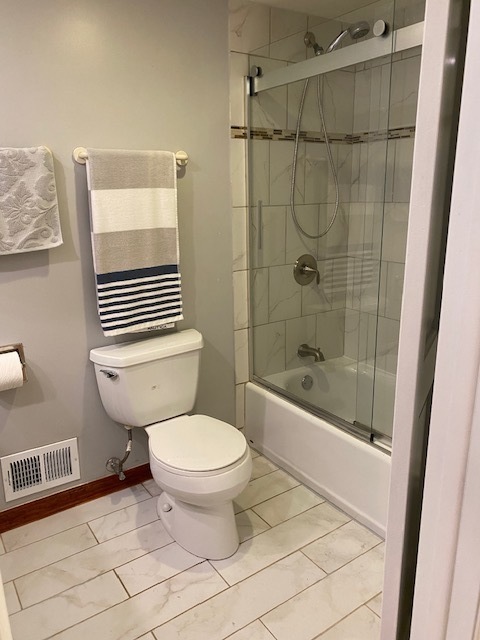 3420 Winnetka Road Glenview, IL 60026 - Photo 16 of 26 a bathroom with a toilet a sink and a shower