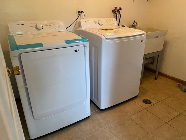 3420 Winnetka Road Glenview, IL 60026 - Photo 24 of 26 a utility room with dryer and washer