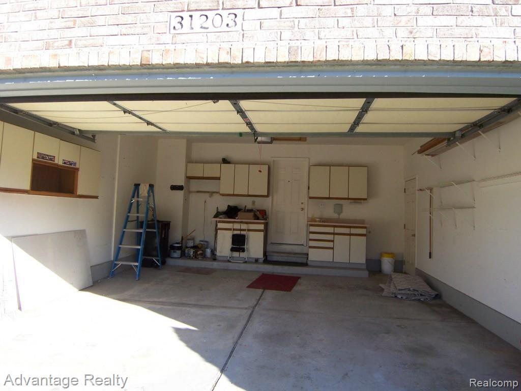 31203 Rothbury Way New Baltimore, MI 48047 - Photo 2 of 23 GARAGE