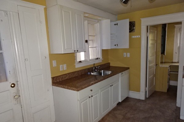 24 Benham Street Springfield, MA 01109 - Photo 8 of 11
