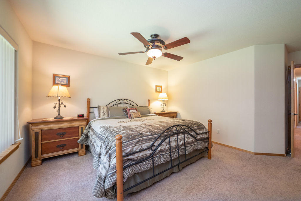 55943 Snow Goose Road Bend, OR 97707 - Photo 13 of 25 PhotoMyListing-16