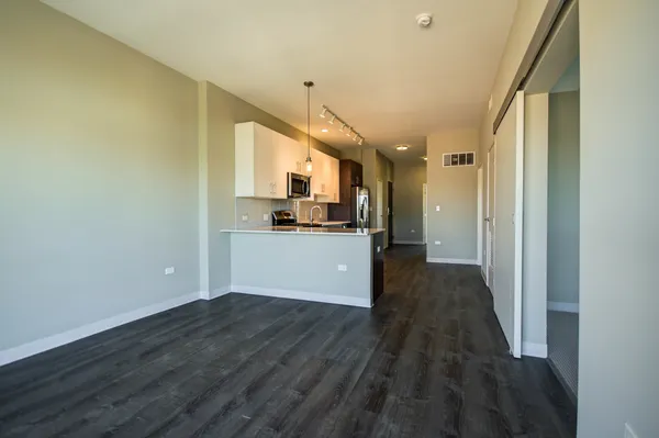 $3,025 | 851 West Grand Avenue, Unit 406, Chicago, IL 60642