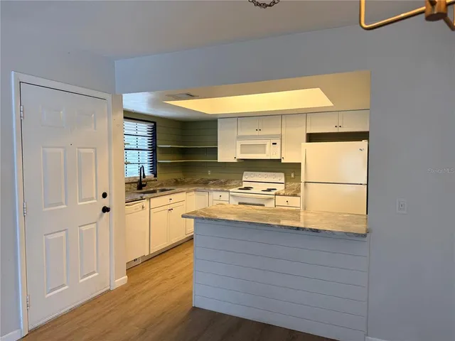 $1,350 | 4112 Ashford Green Place, Unit I202, Tampa, FL 33613