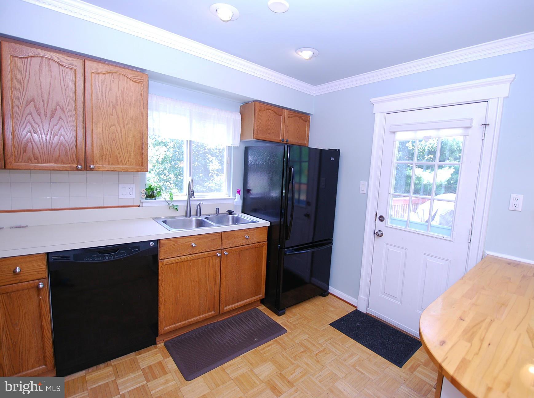 25740 Woodfield Road Damascus, MD 20872 - Photo 11 of 30 Kitchen