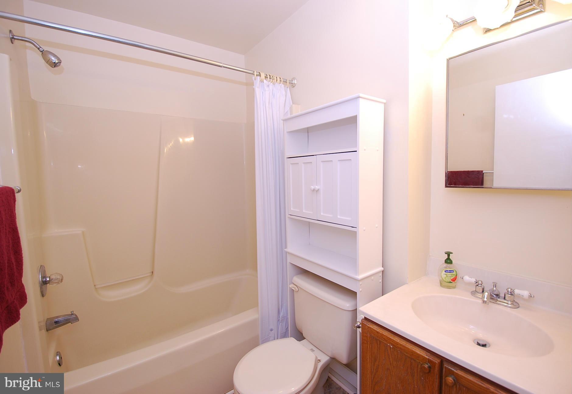 25740 Woodfield Road Damascus, MD 20872 - Photo 22 of 30 Bath