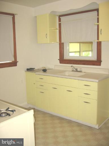 442 Cleveland Road Linthicum Heights, MD 21090 - Photo 17 of 25 Kitchen