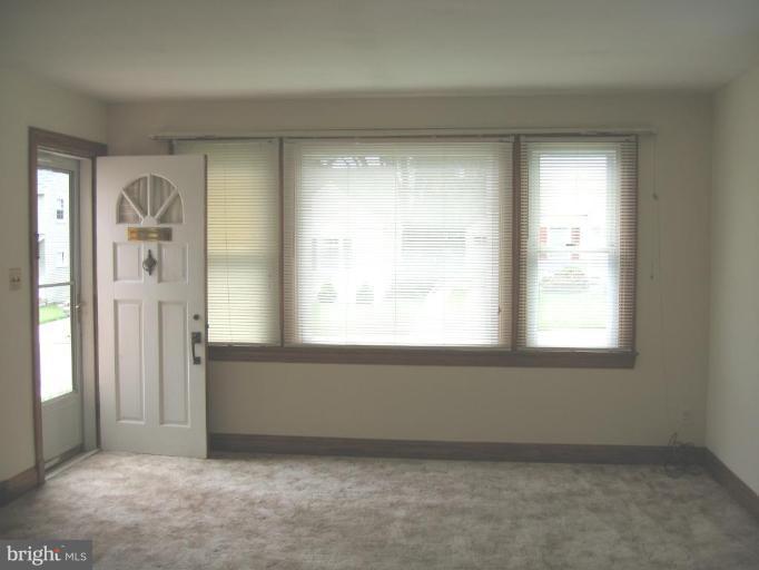 442 Cleveland Road Linthicum Heights, MD 21090 - Photo 9 of 25 Living Room #2
