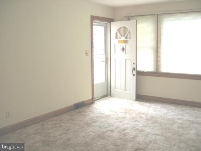 442 Cleveland Road Linthicum Heights, MD 21090 - Photo 10 of 25 Living Room #3