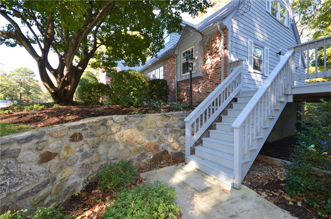 99 Cumberland Road Warwick, RI 02886 - Photo 6 of 40